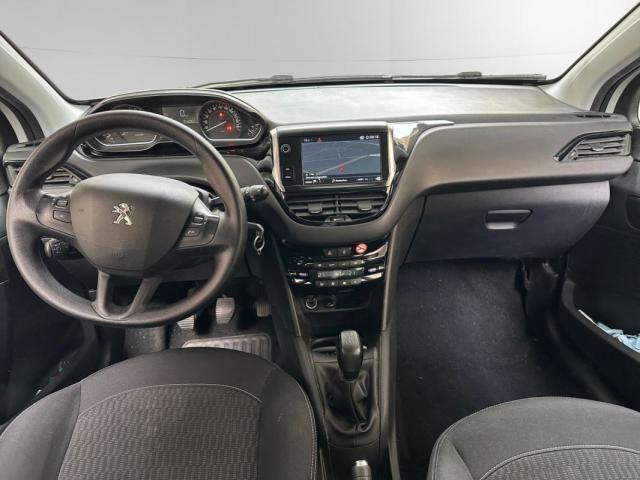 Peugeot 208 image 8