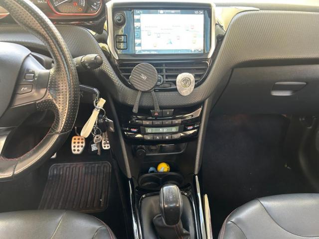 Peugeot 2008 image 8