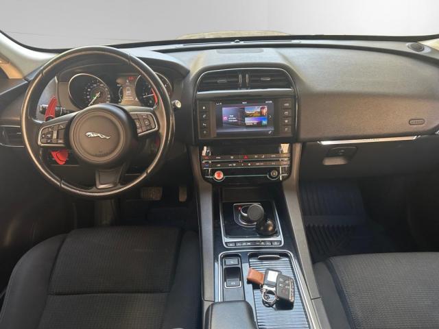 Jaguar F-Pace image 2