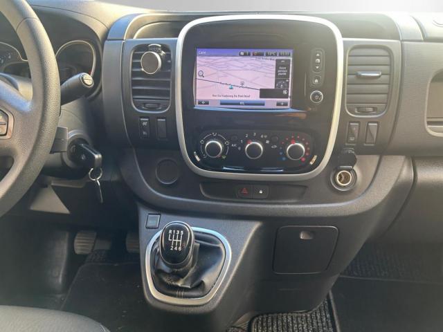 Renault Trafic image 8