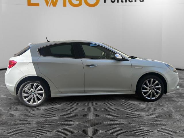 Alfa Romeo Giulietta image 8