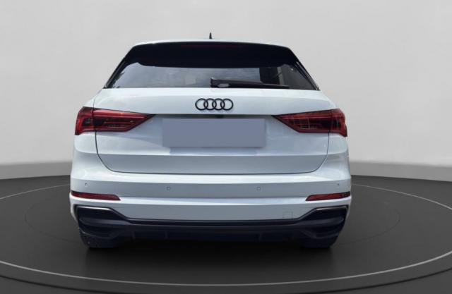 Audi Q3 image 9