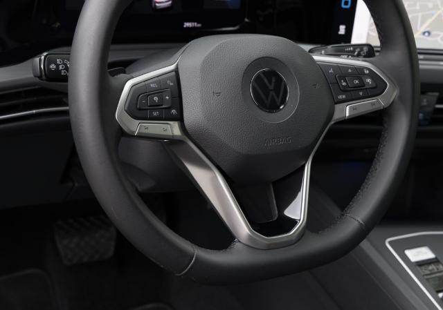 Volkswagen Golf image 8