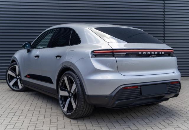 Porsche Macan image 2