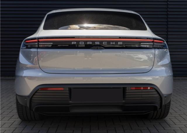 Porsche Macan image 9