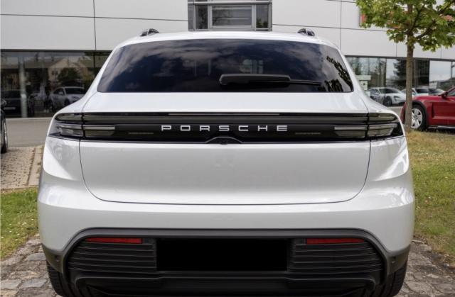 Porsche Macan image 9