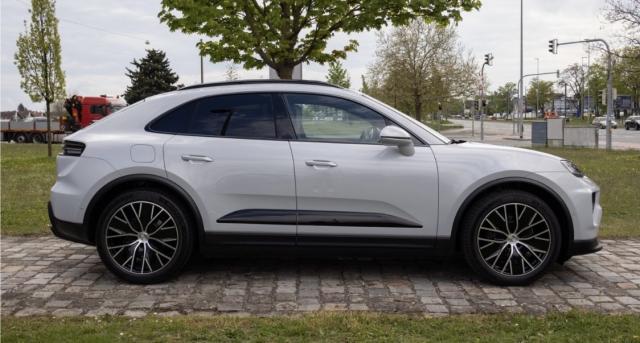 Porsche Macan image 2