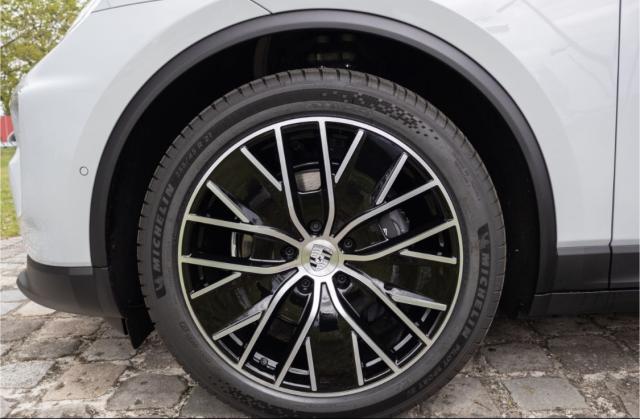 Porsche Macan image 4