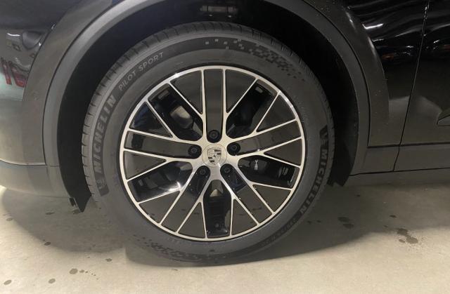 Porsche Macan image 6