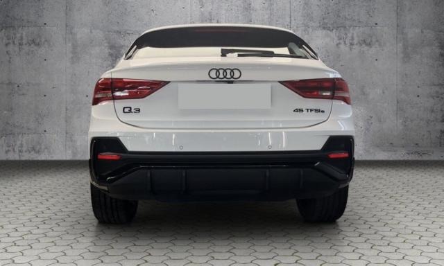Audi Q3 image 1
