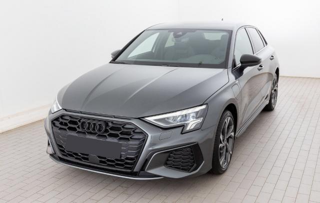 Audi A3 Sportback 45 Tfsie S-Line 245 Hybride Rechargeable / Regulateur De Distance Carplay Android Auto Volant Méplat Jantes 18