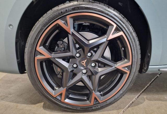 Cupra Leon image 2