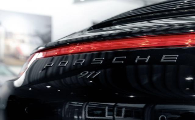 Porsche 911 image 7