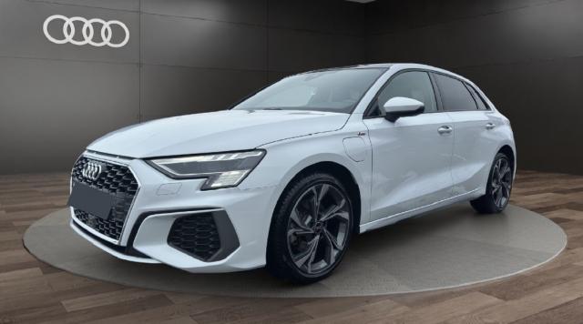 Audi A3 Sportback 40 Tfsie 204 S-Line Hybride Rechargeable / Toit Ouvrant Affichage Tete Haute Matrix Led Regulateur De Distance Keyless