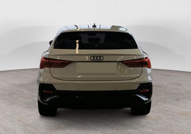 Audi Q3 image 9