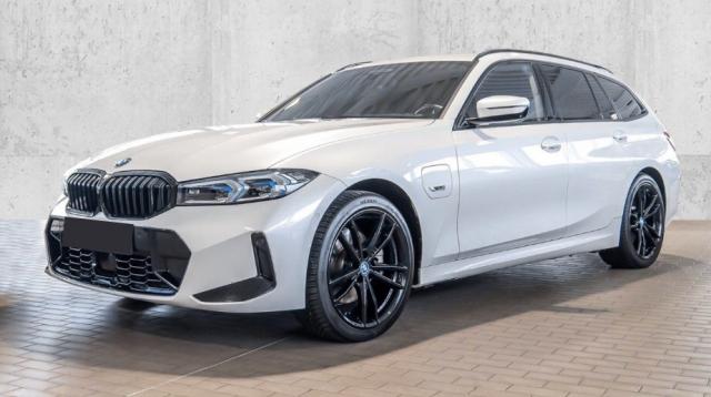 Bmw Série 3 Touring Xdrive 330e 292 M-Sport Hybride Rechargeable / Attache Remorque Camera 360° Harman Kardon Sieges Et Coffre Elec Regulateur De Distance