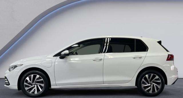 Volkswagen Golf image 6