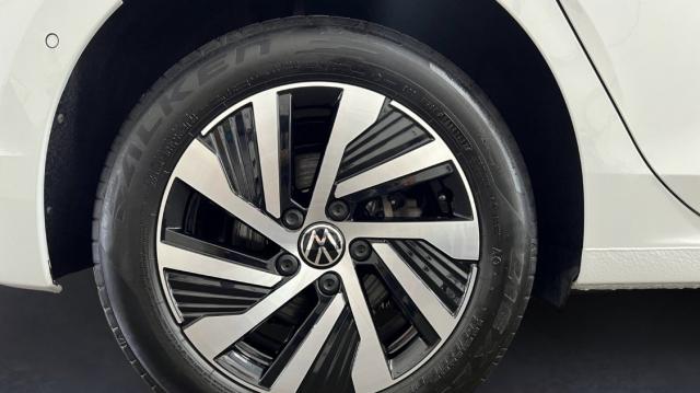 Volkswagen Golf image 7