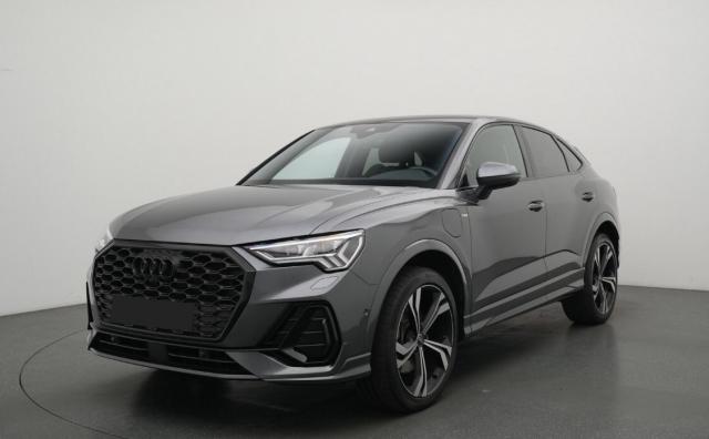 Audi Q3 Sportback 45 Tfsie 245 S-Line Hybride Rechargeable / Toit Ouvrant Attache Remorque Matrix Led Camera 360° Coffre Et Sieges Elec