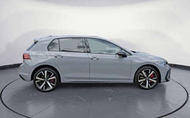 Volkswagen Golf image 9