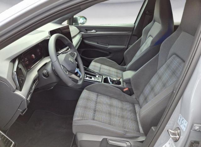 Volkswagen Golf image 6