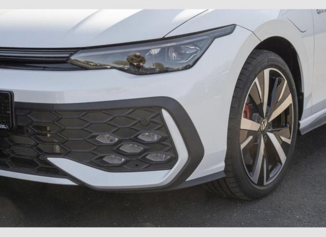 Volkswagen Golf image 1