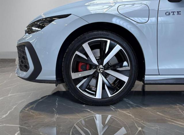 Volkswagen Golf image 9