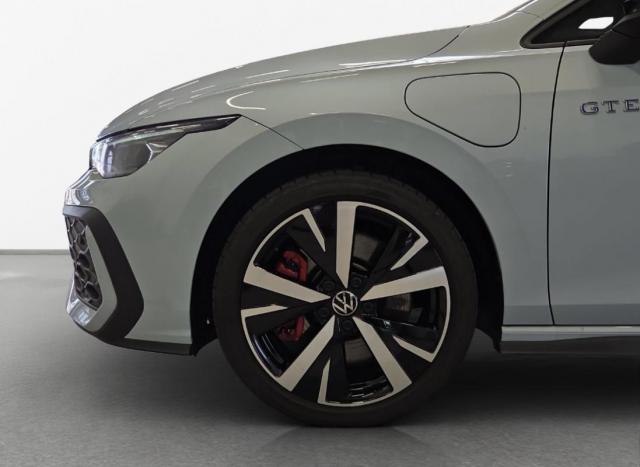 Volkswagen Golf image 9