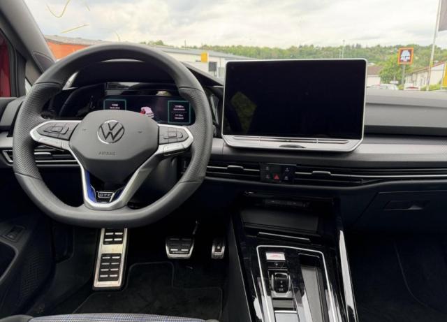 Volkswagen Golf image 9