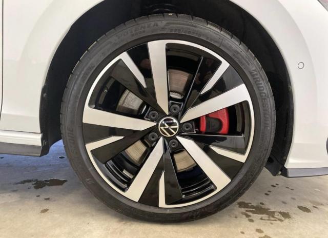 Volkswagen Golf image 6