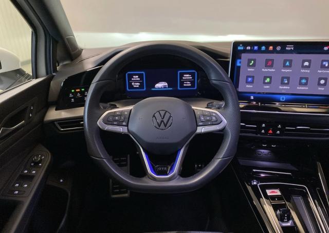 Volkswagen Golf image 8