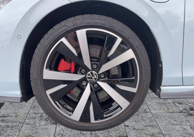 Volkswagen Golf image 7