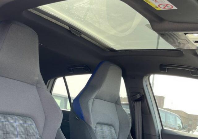 Volkswagen Golf image 6