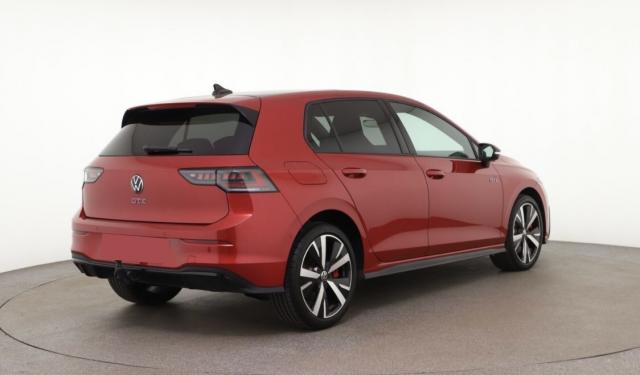 Volkswagen Golf image 6
