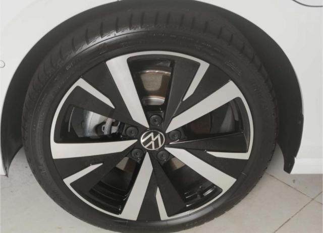 Volkswagen Golf image 8