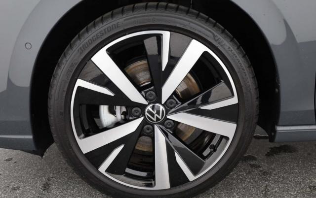 Volkswagen Golf image 9