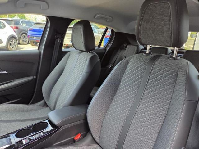 Peugeot 208 image 8