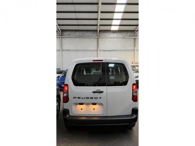 Peugeot Rifter image 1