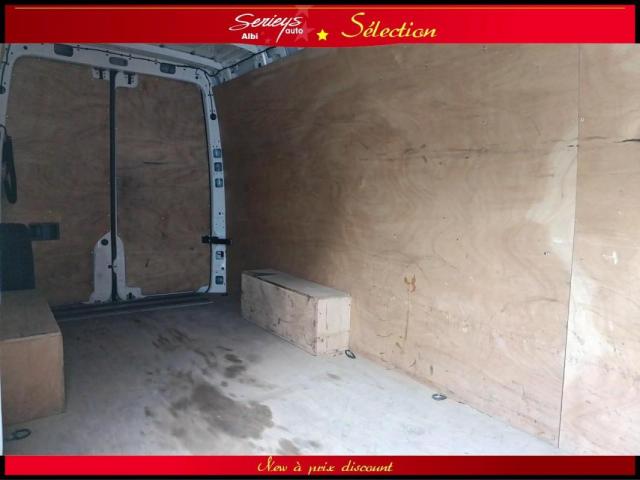 Mercedes Benz Sprinter image 4