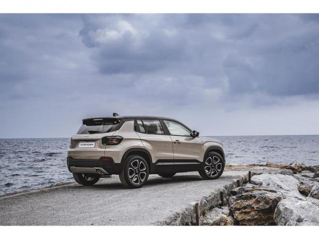 Jeep Avenger image 6