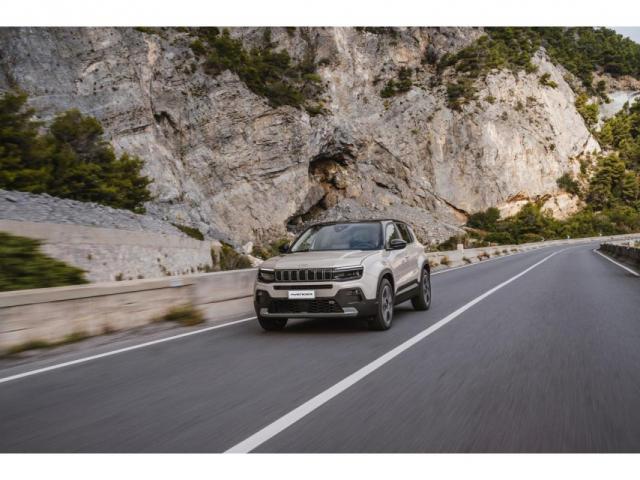 Jeep Avenger image 7