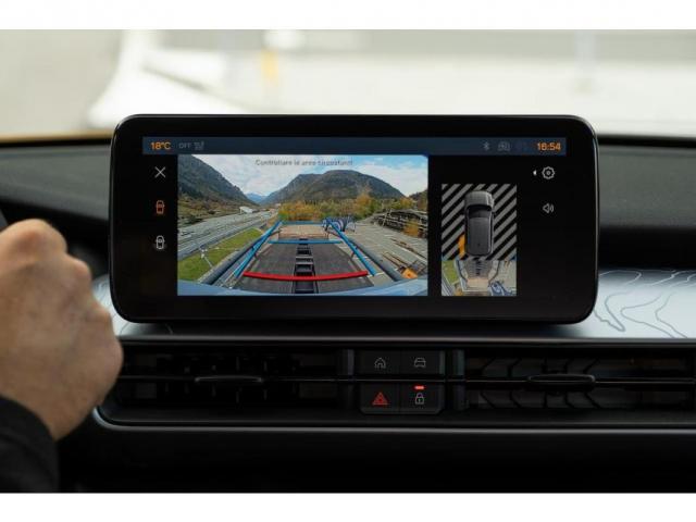 Jeep Avenger image 8