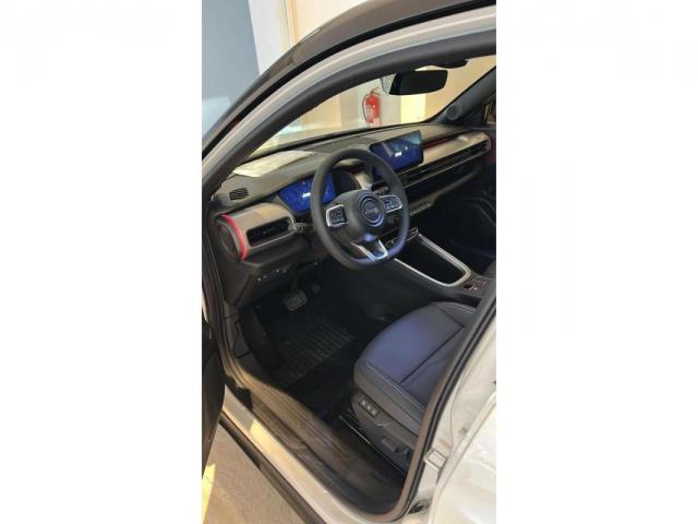Jeep Avenger image 4