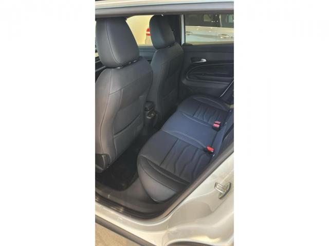 Jeep Avenger image 2