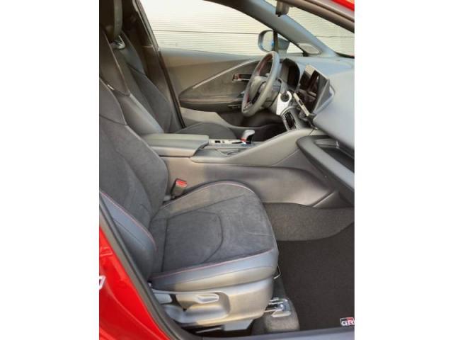 Toyota C-Hr image 7