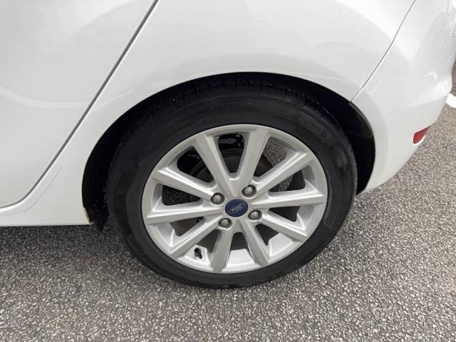 Ford Fiesta image 2