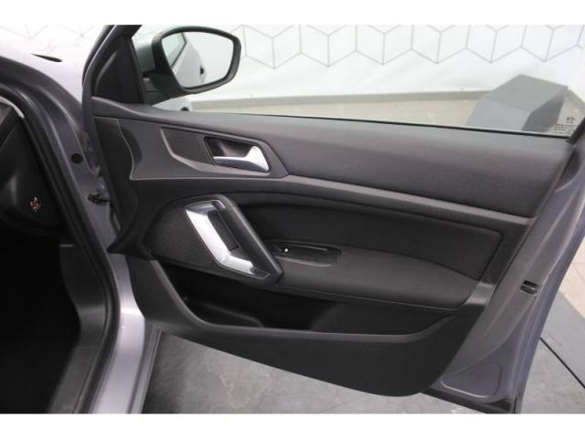 Peugeot 308 image 2