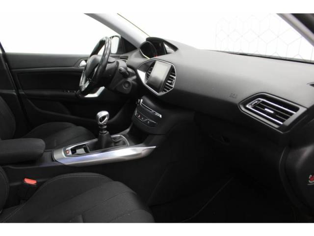 Peugeot 308 image 1