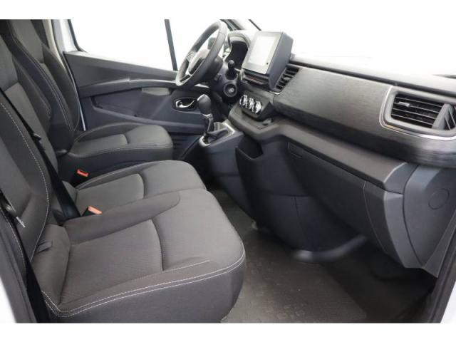 Renault Trafic image 2