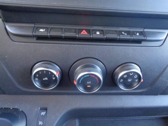 Renault Master image 2